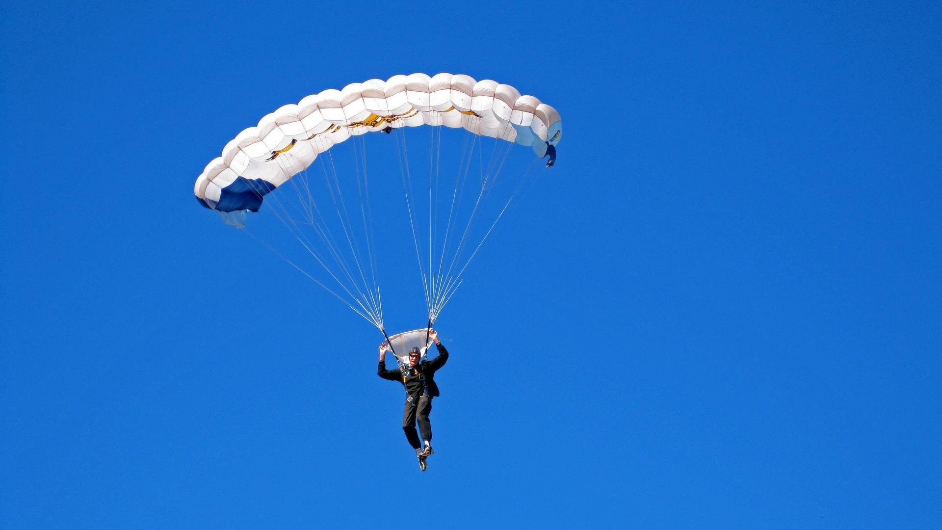 《英雄联盟》2025全球总决赛:上海站火爆开战,冠军悬念一触即发!